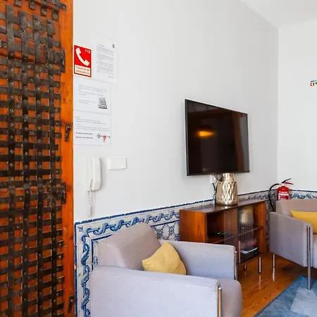 Апартаменты Alfama Terrace With Authentic Xviii Tiles And Historic Notes 3 Bedrooms & 2 Bathrooms Ac Лиссабон