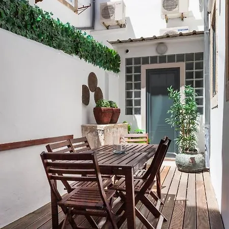 Alfama Terrace With Authentic Xviii Tiles And Historic Notes 3 Bedrooms & 2 Bathrooms Ac Апартаменты