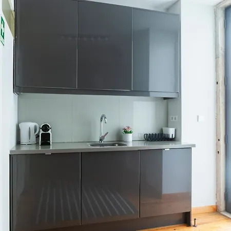 Alfama Terrace With Authentic Xviii Tiles And Historic Notes 3 Bedrooms & 2 Bathrooms Ac * Лиссабон