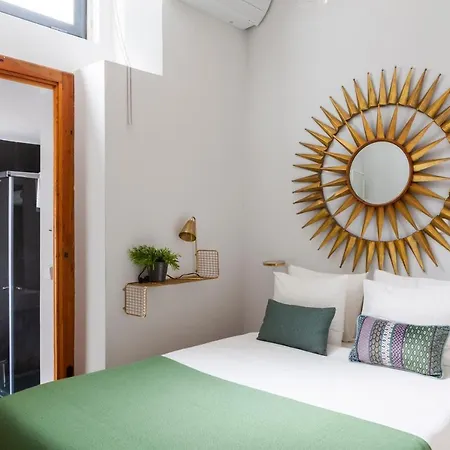 Alfama Terrace With Authentic Xviii Tiles And Historic Notes 3 Bedrooms & 2 Bathrooms Ac Лиссабон
