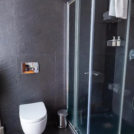 Апартаменты Alfama Terrace With Authentic Xviii Tiles And Historic Notes 3 Bedrooms & 2 Bathrooms Ac Лиссабон