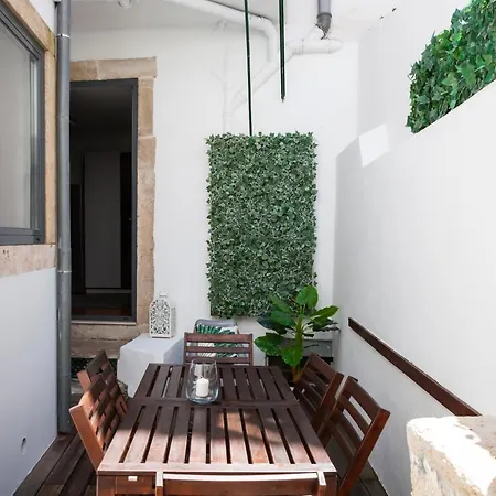 Apartment Alfama Terrace With Authentic Xviii Tiles And Historic Notes 3 Bedrooms & 2 Bathrooms Ac