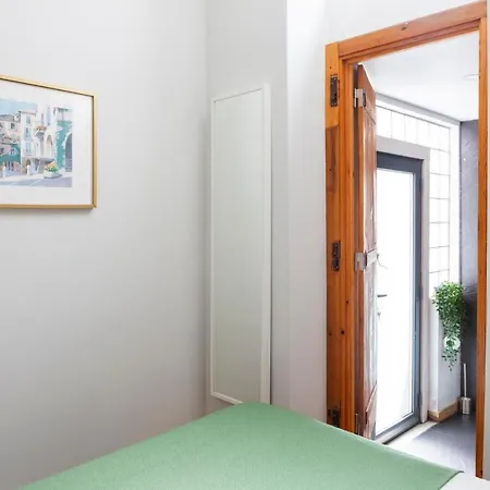 Alfama Terrace With Authentic Xviii Tiles And Historic Notes 3 Bedrooms & 2 Bathrooms Ac Appartement Lissabon