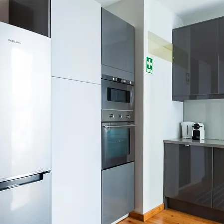 Alfama Terrace With Authentic Xviii Tiles And Historic Notes 3 Bedrooms & 2 Bathrooms Ac Apartment