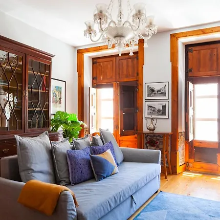 Apartment Alfama Terrace With Authentic Xviii Tiles And Historic Notes 3 Bedrooms & 2 Bathrooms Ac