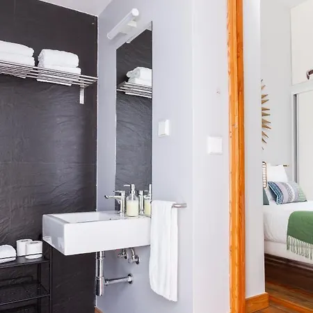Alfama Terrace With Authentic Xviii Tiles And Historic Notes 3 Bedrooms & 2 Bathrooms Ac Appartement