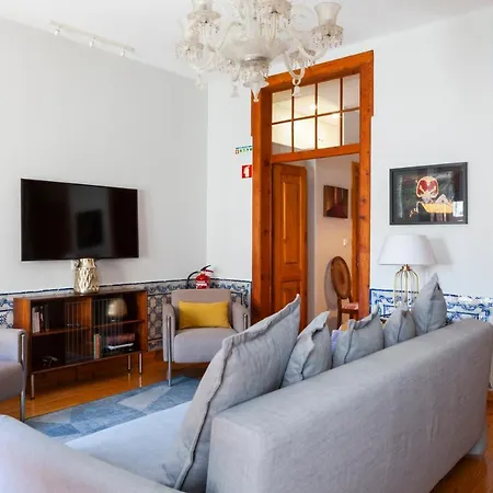 Alfama Terrace With Authentic Xviii Tiles And Historic Notes 3 Bedrooms & 2 Bathrooms Ac Apartment