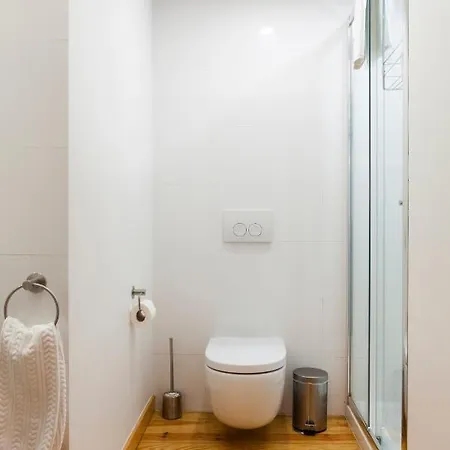 Alfama Terrace With Authentic Xviii Tiles And Historic Notes 3 Bedrooms & 2 Bathrooms Ac Apartment *
