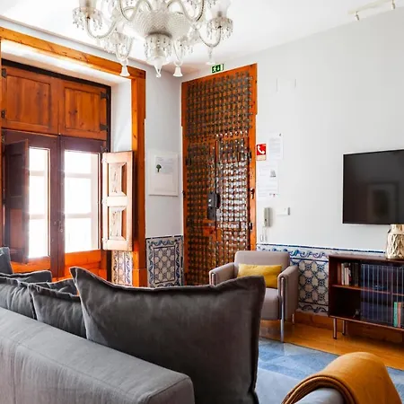 Alfama Terrace With Authentic Xviii Tiles And Historic Notes 3 Bedrooms & 2 Bathrooms Ac Apartment *