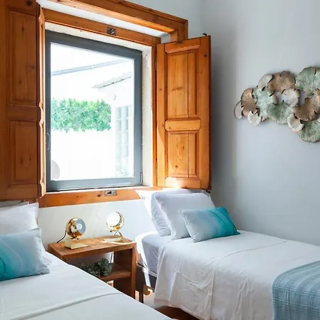 Alfama Terrace With Authentic Xviii Tiles And Historic Notes 3 Bedrooms & 2 Bathrooms Ac Apartment *